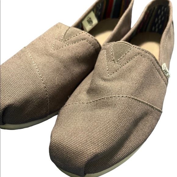 TOMS CLASSIC SLIP ON SHOES - Picture 2 of 4